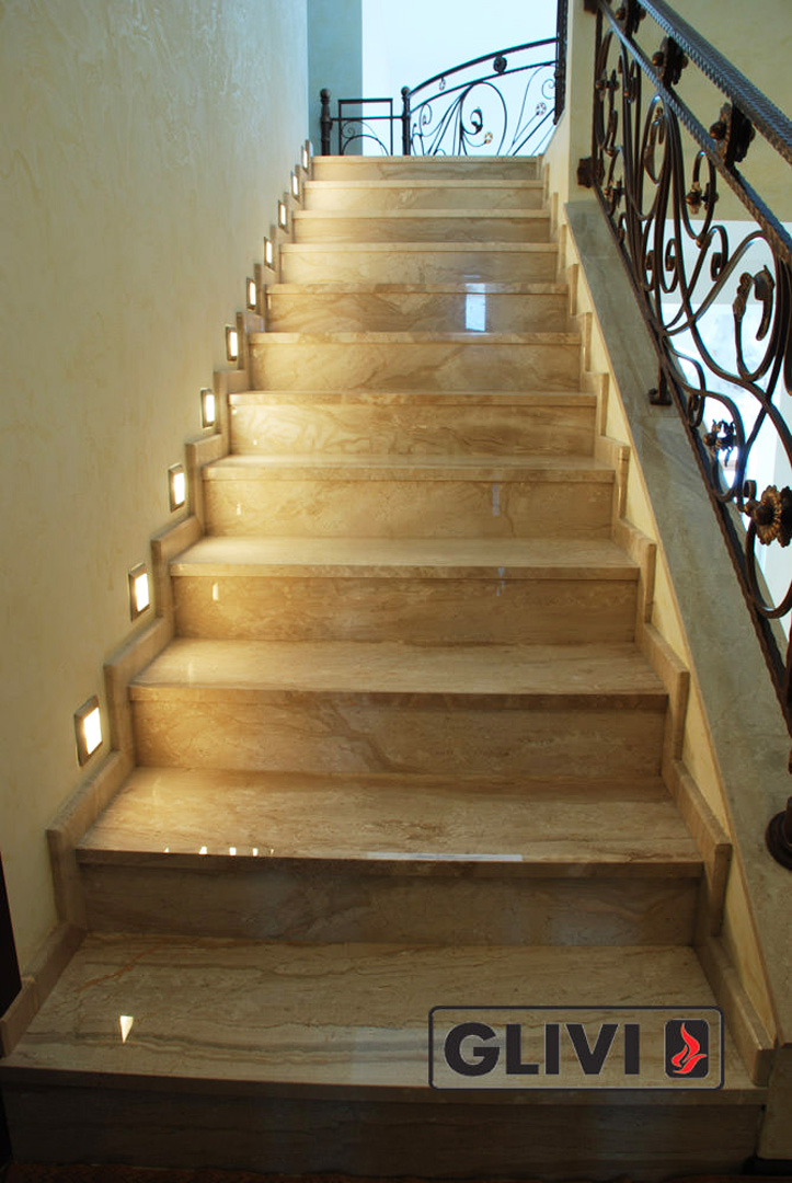 Лестница из мрамора Breccia Sardo