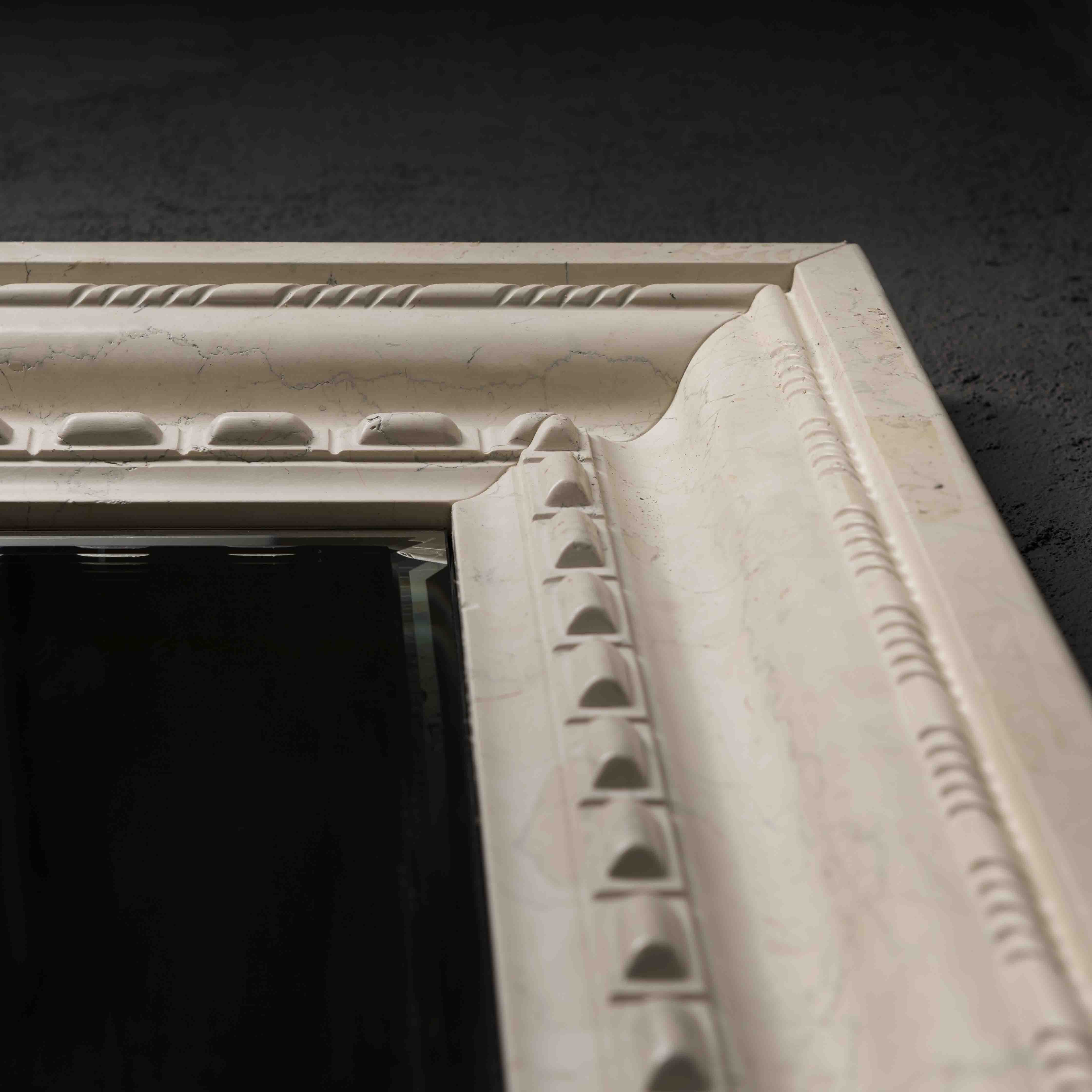 Рама из мрамора  Bianco Zeus