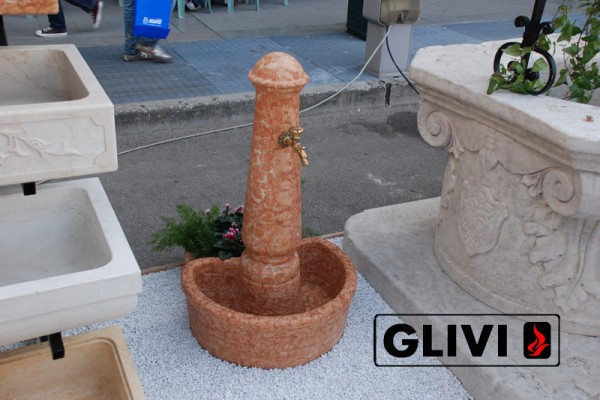 Питьевой фонтан из массива мрамора Rosso Verona