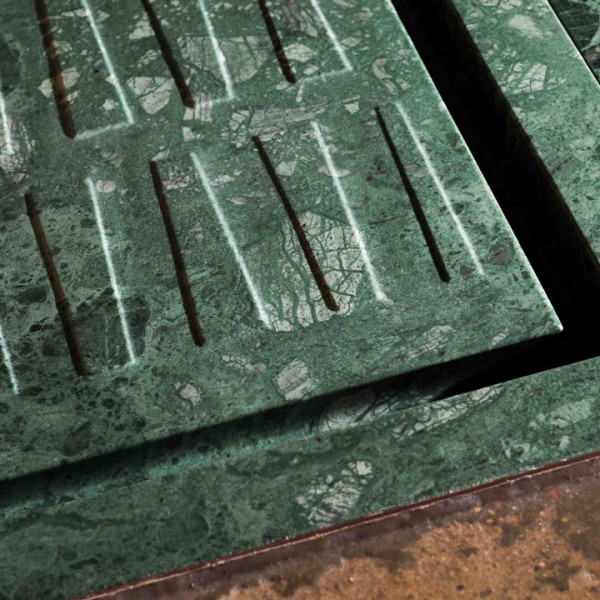 Душевой поддон из мрамора Verde Guatemala